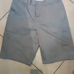 Pantalones cortos, ha sido reportado por Leonardo Royal Hotel Amsterdam con iLost