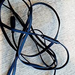 Elektronika - Kabel oortjes, jak nahlášeno Regio Antwerpen - Brussel pomocí iLost