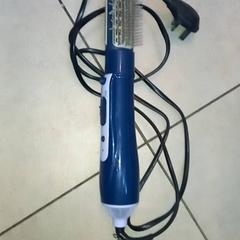 Electric hair brush, amint azt Leonardo Royal Hotel Amsterdam az iLost segítségével jelentette.