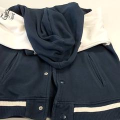 Kleding - Kindergilet blauw/wit, ha sido reportado por Regio Oost-Vlaanderen con iLost