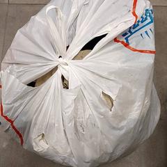 Táska - Plastic Zak Wit, amint azt Regio Oost-Vlaanderen az iLost segítségével jelentette.