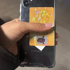 Donkerblauwe samsung mobiel, jak bylo nahlášeno na iLost