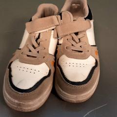 Scarpe per bambini, come riportato da Diergaarde Blijdorp utilizzando iLost