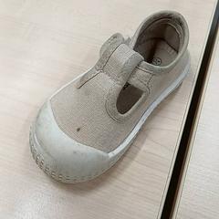 Zapatilla de deporte, ha sido reportado por IKEA Bayonne Ametzondo con iLost