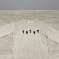 Maglione Tröja med svarta blommor, come riportato da IKEA Jönköping utilizzando iLost