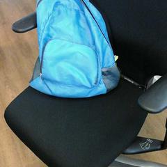 Blauw rugtasje, as reported by Connexxion Noord Holland Noord Den Helder using iLost