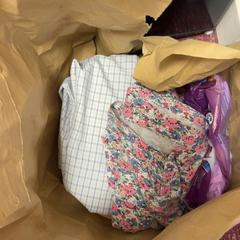Roupa Flowers, segundo informou ibis Styles Rotterdam Ahoy usando iLost