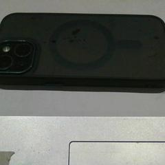 Smartphone zwart iPhone, segundo informou Pukkelpop Festivalterrein usando iLost