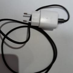 Nabíjecí kabel noir et blanc, jak nahlášeno TCL pomocí iLost