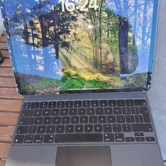 Apple tablet met/in hoes toetsenbord, iLost'a bildirildiği gibi
