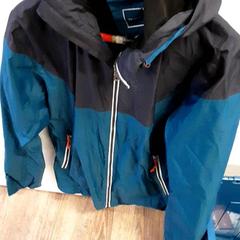 Chaqueta, ha sido reportado por Qbuzz ZHN con iLost