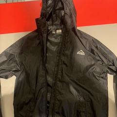 Chaqueta de chuvia Black, segundo informou TU/e - Receptie Neuron usando iLost