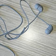Elektronica - kabel oortjes, zoals gemeld door Regio Antwerpen - Brussel met iLost