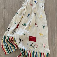Sjaal met olympische opdruk, iLost에 보고됨