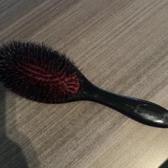 Escova para cabelos Zwart, como reportado por Van der Valk Hotel Haarlem utilizando o iLost