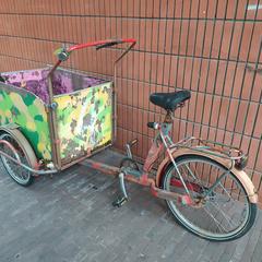 Bakfiets Fietsfabriek, geel-groen beschilderde bak, iLost에 보고됨