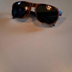 Gafas de sol, ha sido reportado por Familiepark Drievliet con iLost