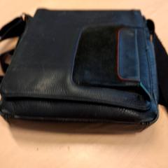 Shoulder bag, as reported by RET using iLost