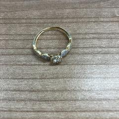 Ring Goud met 7 rondjes met zirkonika/ diamantjes, zoals gemeld door Connexxion Noord Holland Noord Alkmaar met iLost