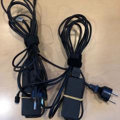 2 laptopopladers, as reported by Jaarbeurs using iLost