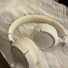 Kopfhörer white JBL headphones, gemeldet von MEININGER Hotel Bruxelles Gare du Midi über iLost