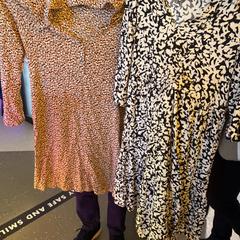 Kleid ORANGE, BLACK, WHITE, gemeldet von Room Mate Bruno über iLost