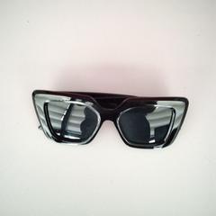 Lentes, segundo informou Twisto usando iLost