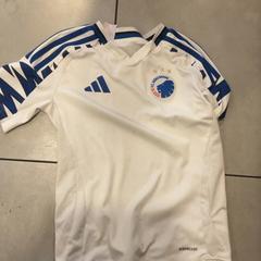 축구 셔츠, iLost를 사용하여 MEININGER Hotel Marseille Centre la Joliette에 보고됨