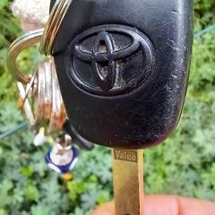 Sleutelbos met gehaskt hartje en Toyota sleutel, iLost'a bildirildiği gibi