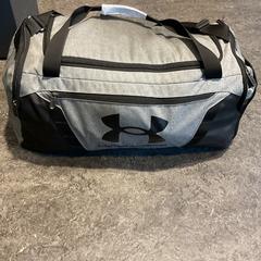 Gym bag op naam van Pilch, Tsjechië, som rapportert av Gemeente Amsterdam ved bruk av iLost