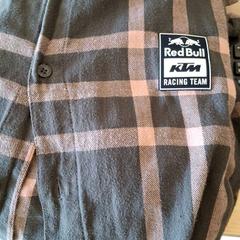 Camisa, como reportado por IKEA Dijon utilizando o iLost