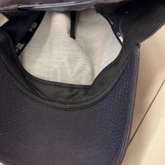 Cappellino da baseball, come riportato da HTM utilizzando iLost