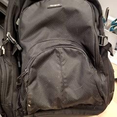 バックパック がiLostで IKEA Villiers-sur-Marne によって報告されました