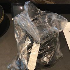 Turnschuhe, gemeldet von Van der Valk Hotel Amsterdam Zuidas über iLost