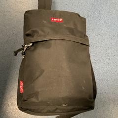バックパック がiLostで Breng Arnhem によって報告されました