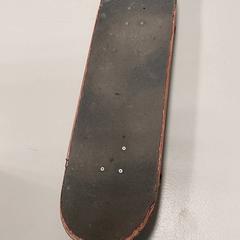 Skateboard, jak nahlášeno Regio West-Vlaanderen pomocí iLost