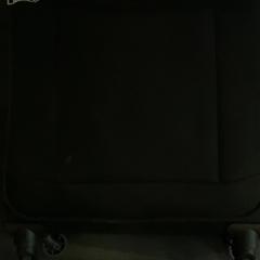 Valise Black, a été signalé par MEININGER Hotel Berlin Central Station utilisant iLost
