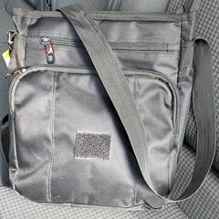 バッグ - Schoudertas zwart がiLostで Regio Oost-Vlaanderen によって報告されました