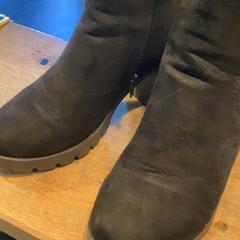 Scarpa Black, come riportato da MEININGER Hotel Brussels City Center utilizzando iLost