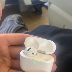 Airpods, jak bylo nahlášeno na iLost