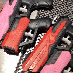 장난감 Red, Pink and Black, iLost를 사용하여 MEININGER Hotel München City Center에 보고됨