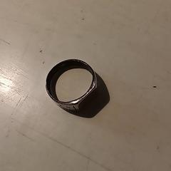 Ring Zilverkleurig ring, zoals gemeld door Pukkelpop Camping Chill met iLost