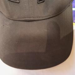 Boné de baseball noire, como reportado por TCL utilizando o iLost