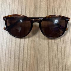 Gafas de sol, segundo informou Pathé Zwolle usando iLost