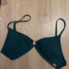 Bikini & Bikini felső Groen, amint azt Van der Valk Hotel Eindhoven - Best az iLost segítségével jelentette.