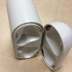 Custodia per airpods Leeg, come riportato da Haaglanden Medisch Centrum utilizzando iLost