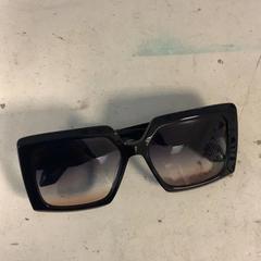 Sunglasses Zwart, as reported by Artis using iLost