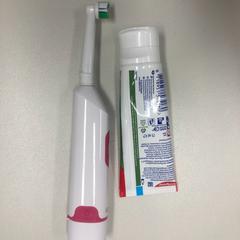 Cepillo de dentes White, segundo informou Ramada by Wyndham Amsterdam Airport Schiphol usando iLost