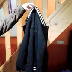 Bunda Zwarte jas, jak nahlášeno Apenheul pomocí iLost