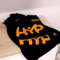 Abbigliamento sportivo, come riportato da IKEA Breda utilizzando iLost